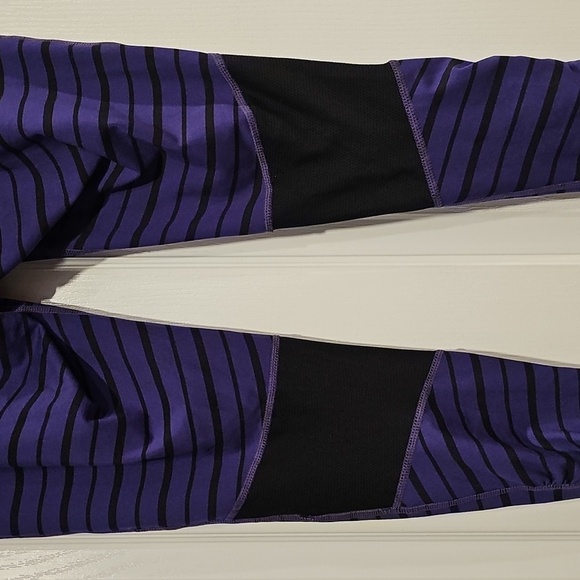 Athleta Relay Purple Stripe Tight/Legging Sz M EUC - Picture 8 of 14